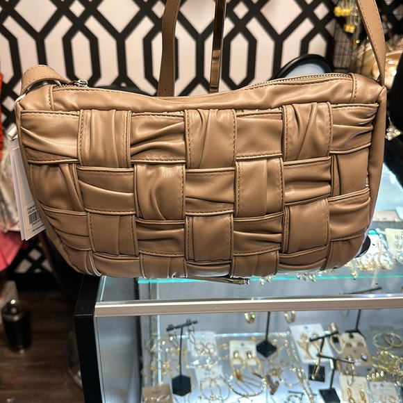 The Tan vegan Handbag weave in the front is solid in the back with a zipper - Picture 1 of 11